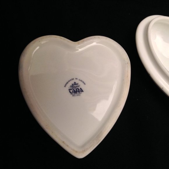 Royal Tara Bone China Heart  Lidded Trinket Box - Picture 10 of 12